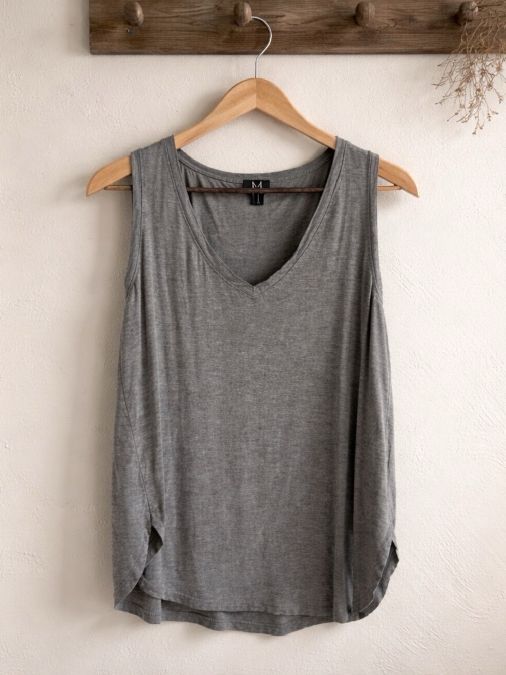 MEESH Heathered Grey V-Neck Tank Top size large